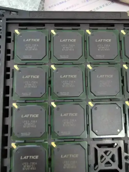 LATTICE LFE3-70EA-6FN672I