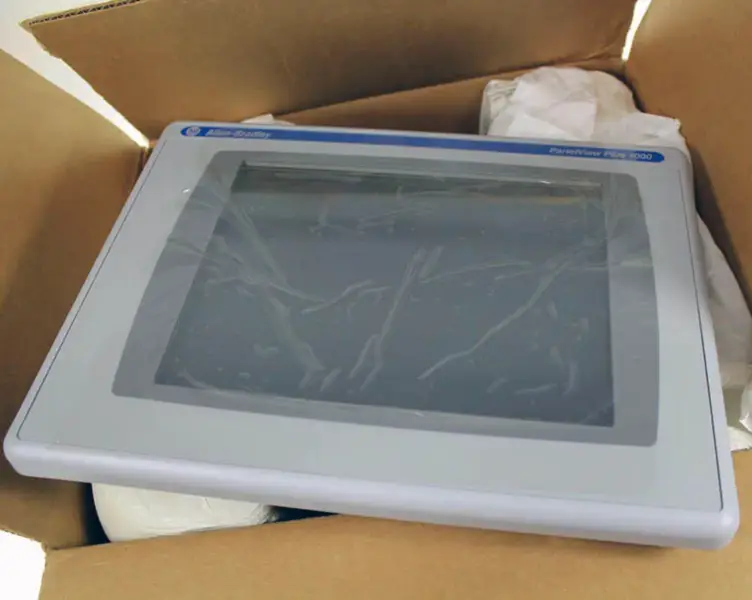 Allen-Bradley 2711P-T10C22D9P