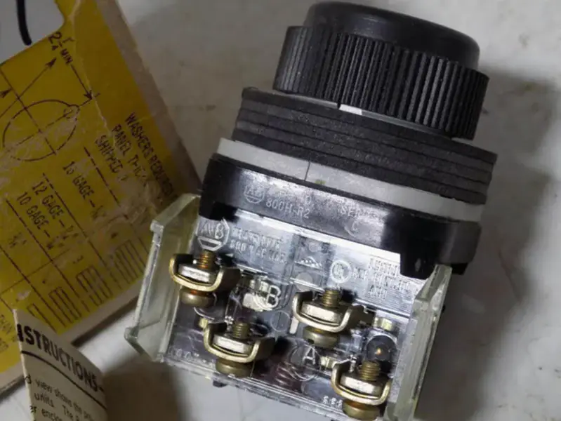 Allen-Bradley 800HR2