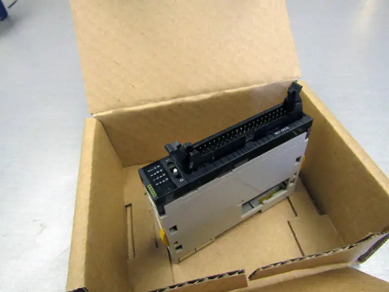 OMRON CJ1W-OD233