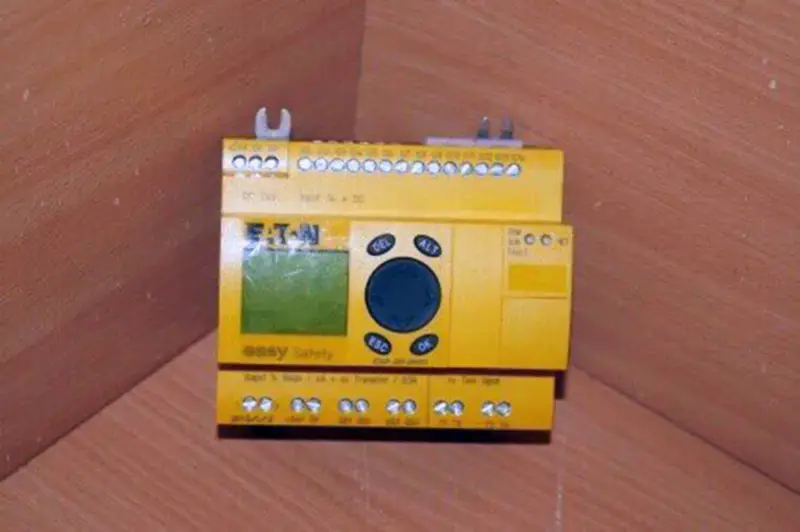Eaton ES4P-221-DMXD1