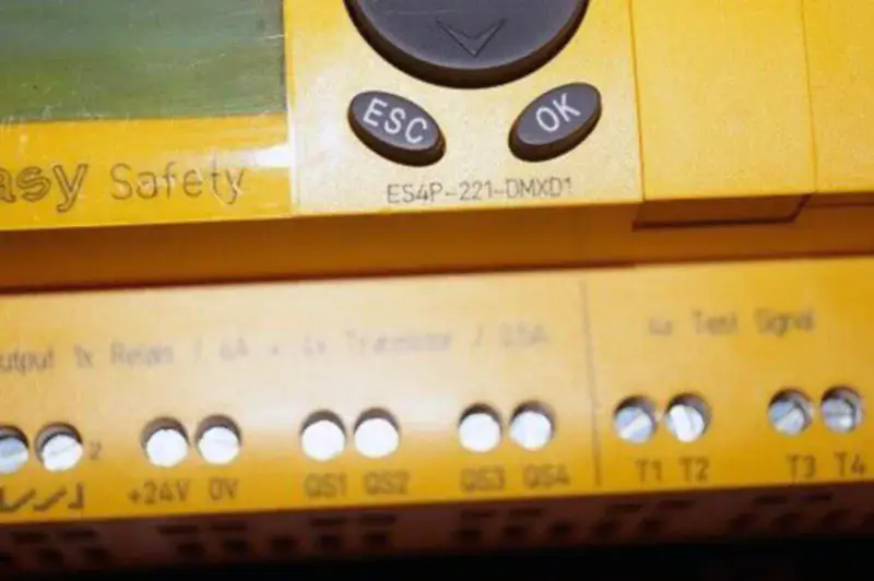 Eaton ES4P-221-DMXD1