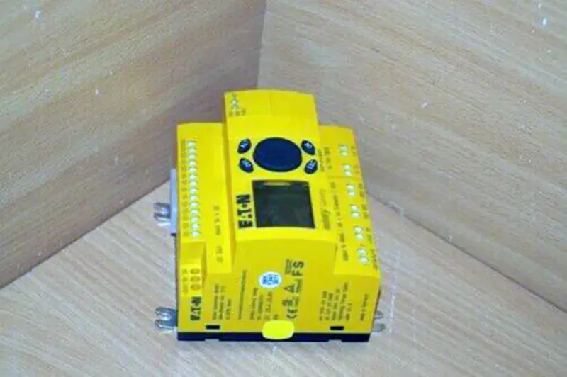 Eaton ES4P-221-DMXD1
