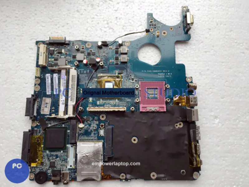 Základní deska Toshiba A000034730 DABL5MMB6E0 P305 se slotem pro GPU cpu