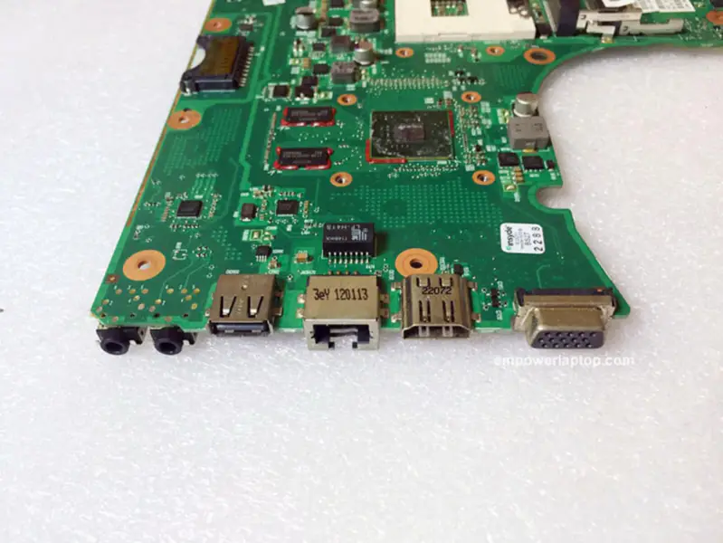 Základní deska Toshiba V000225190 C665 y