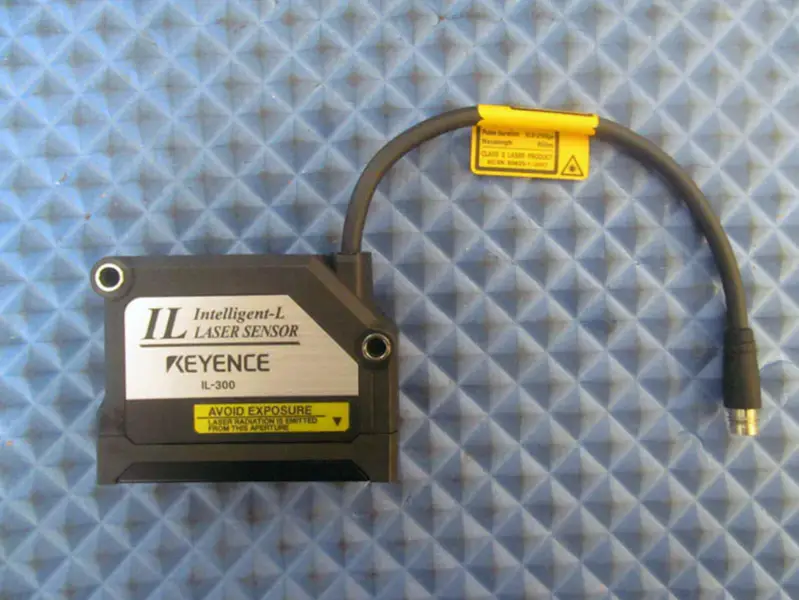 KEYENCE IL-300