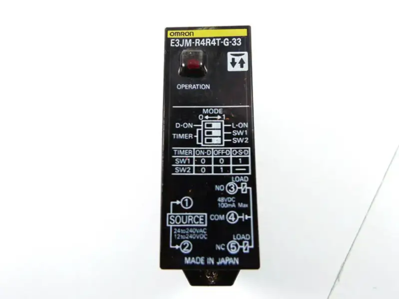 Fotoelektrický senzor OMRON E3JM-R4R4T-G-33