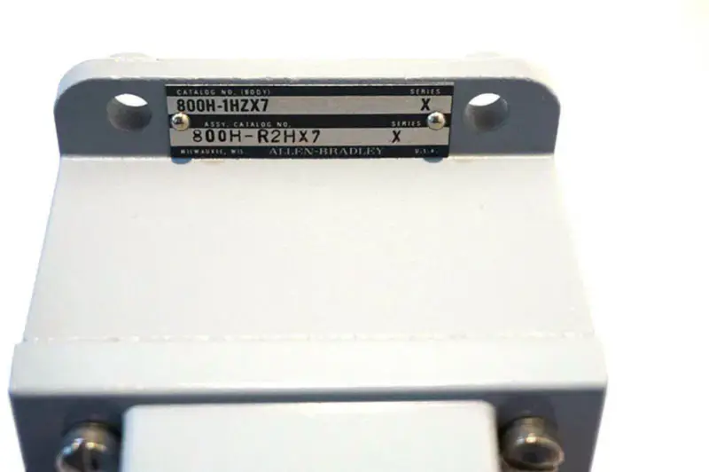 Allen-Bradley 800H-R2HX7
