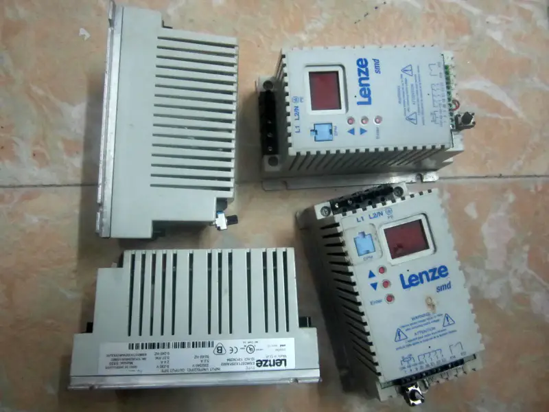 Lenze ESMD371X2SFA Frequency Converter