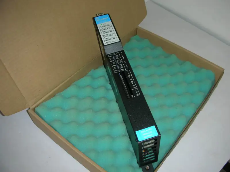 VÝSTUPNÍ MODUL SQUARE D SY/MAX 8030 ROM122
