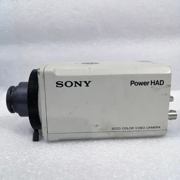 Průmyslová barevná kamera SONY 3CCD DXC-950P