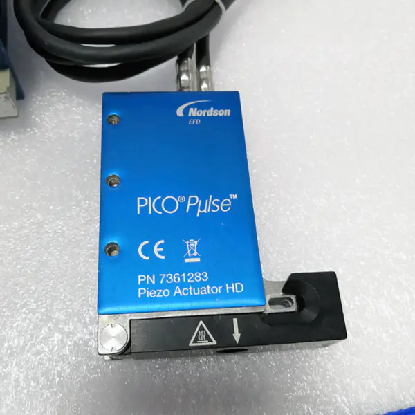 Nordson EFD 73612837361217 Řídicí jednotka dávkovacího ventilu s piezoelektrickým pohonem