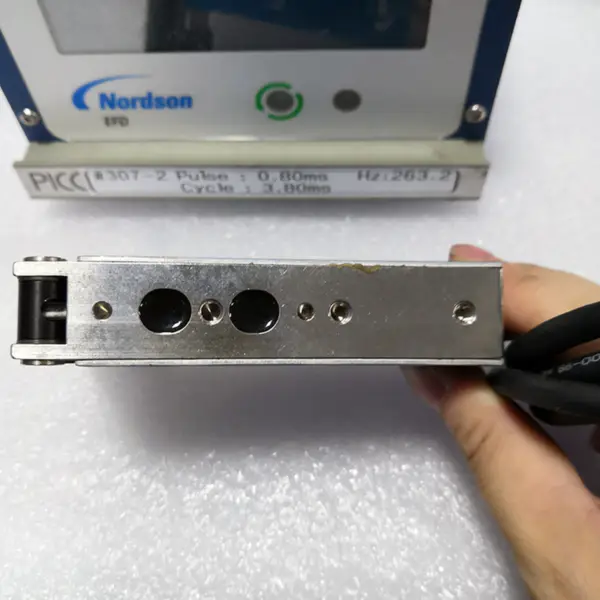 Nordson EFD 73612837361217 Řídicí jednotka dávkovacího ventilu s piezoelektrickým pohonem