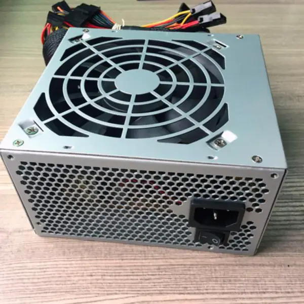 Napájecí zdroj pro značku Huntkey podporující Binuclear Quadruplex I3 I5 I7 Jmenovitý výkon 300 W ve špičce 400 W Napájecí zdroj HK400-55BP
