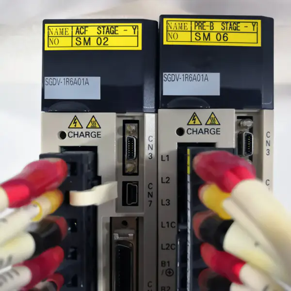 YASKAWA SGDV-1R6A01A