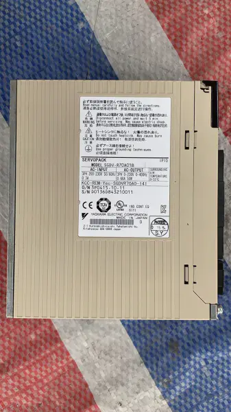 YASKAWA SGDV-R70A01B/SGMJV-A5ADA2C 50W servopohon a motor
