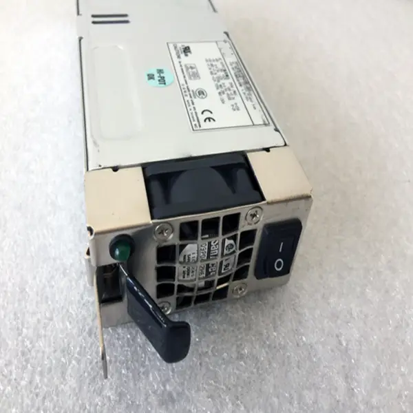 Zdroj napájení pro Zippy Emacs 250W spínaný zdroj MIN-6250P