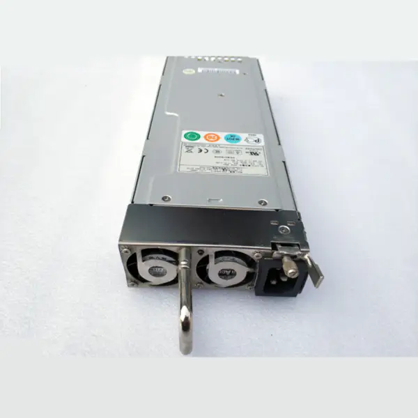 Zdroj napájení pro Zippy Emacs 600W spínaný zdroj R2W-5600P-R
