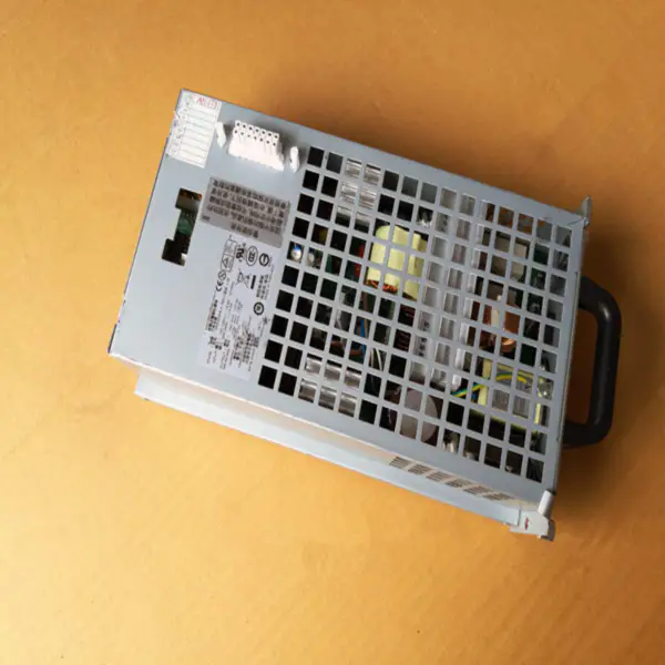 Zdroj napájení pro Dell PowerVault 220S 221S 584W spínaný zdroj DPS-600FB A HD437 C8186 R4820