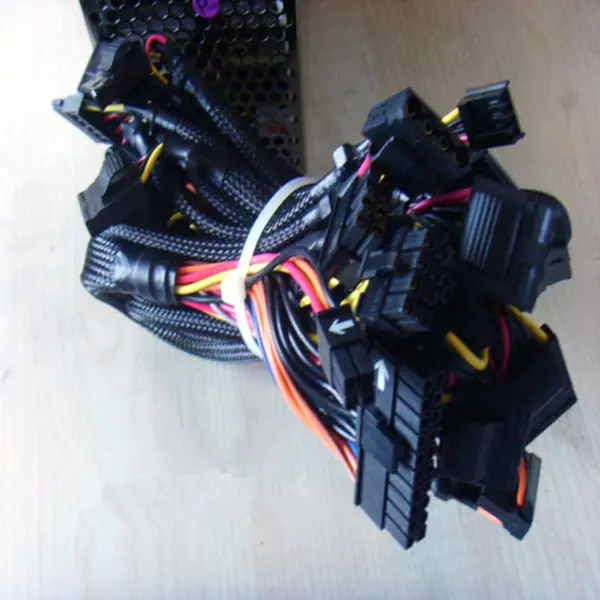 Zdroj napájení pro spínaný zdroj Huntkey HK701-11PEP 600W