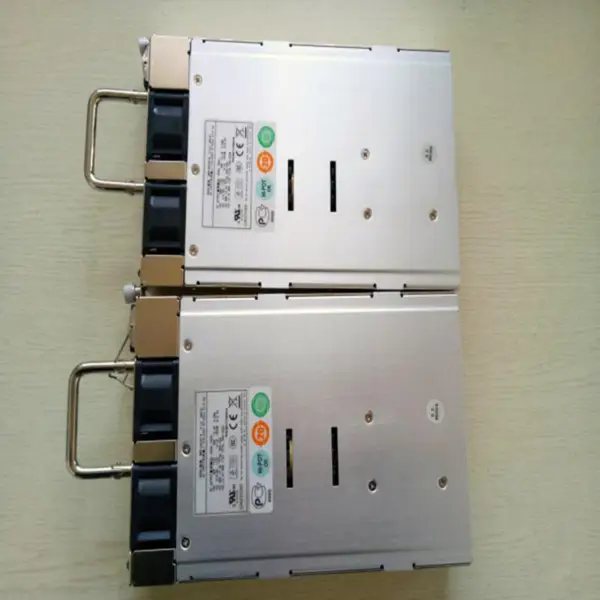 Zdroj napájení pro Zippy Emacs 650W spínaný zdroj MRM-6650P-R