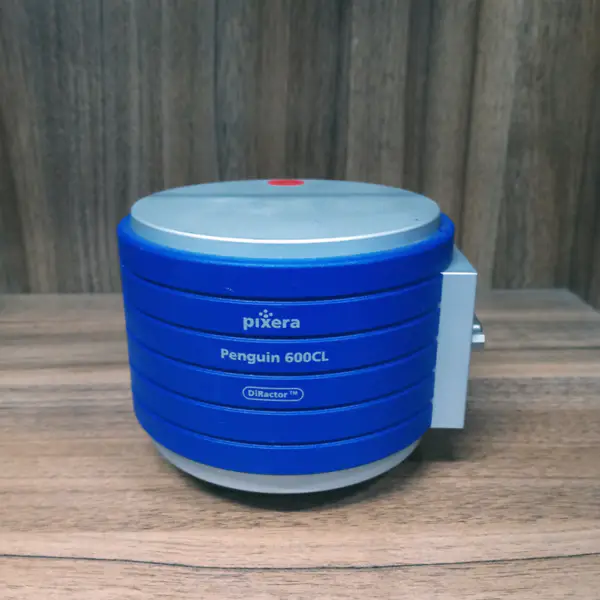 pixera 600CL-CU CCD kamera pro fluorescenční mikroskop má 6 megapixelů.