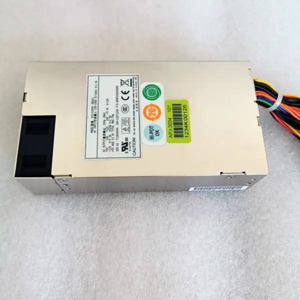 Zdroj napájení pro Zippy Emacs 200W spínaný zdroj P1S-5200V