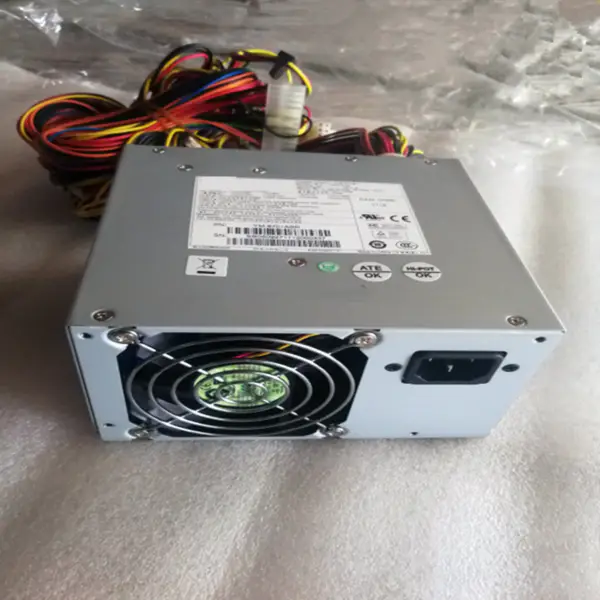 Zdroj napájení pro 3Y s jmenovitým výkonem 700 W ve špičce 900 W spínaný zdroj YM-8701A
