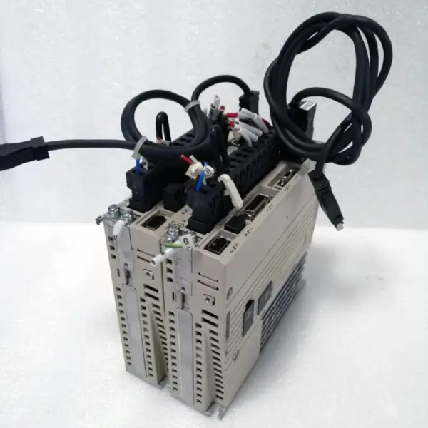 YASKAWA SGDV-1R6A11B Servo ovladač