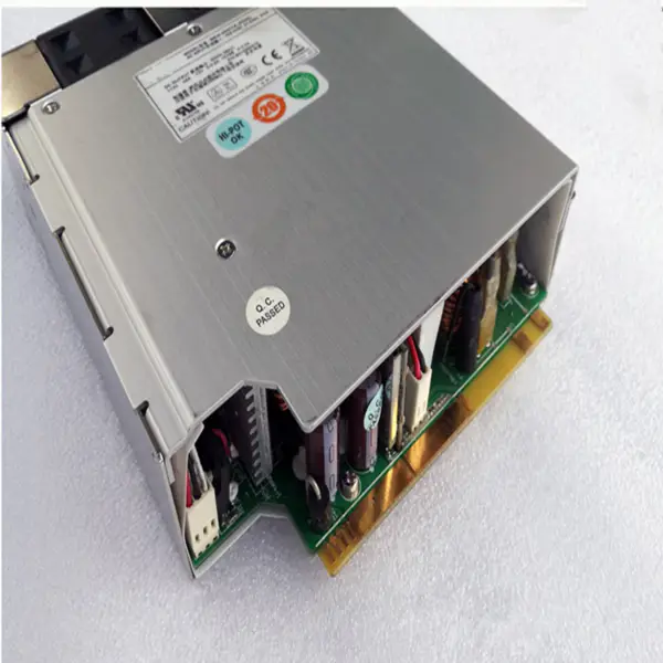 Zdroj napájení pro Zippy Emacs CRPS 600W spínaný zdroj MRW-3600V-R