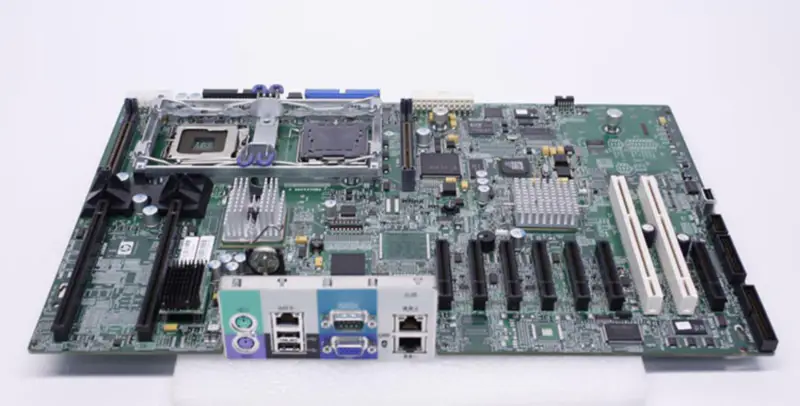 Základní deska serveru HP ML370G5 434719-001 podporuje pouze základní desku s 54XXCPU