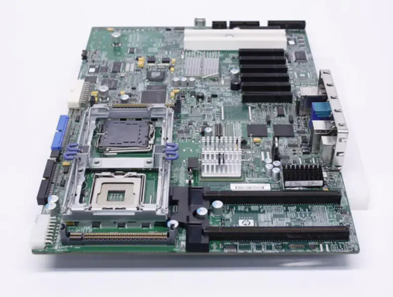 Základní deska serveru HP ML370G5 434719-001 podporuje pouze základní desku s 54XXCPU