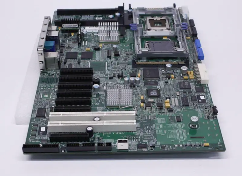 Základní deska serveru HP ML370G5 434719-001 podporuje pouze základní desku s 54XXCPU