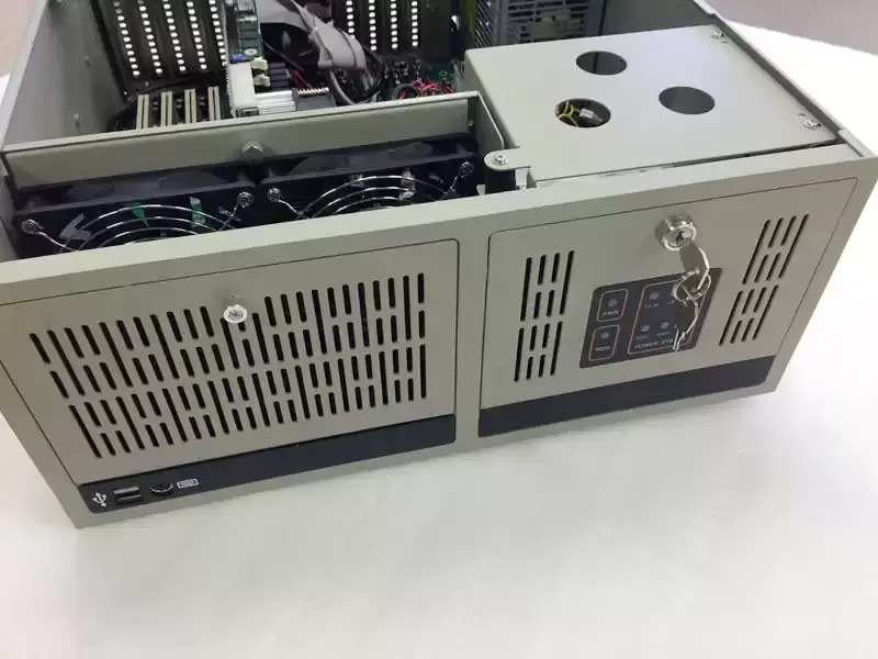 IPC-610L 610H IPC-810B Průmyslová základní deska 6113LP4/2G/500G