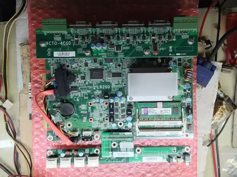 LR200-D XCTO-4CGD LR2001-000G XCF0-4U Průmyslová základní deska