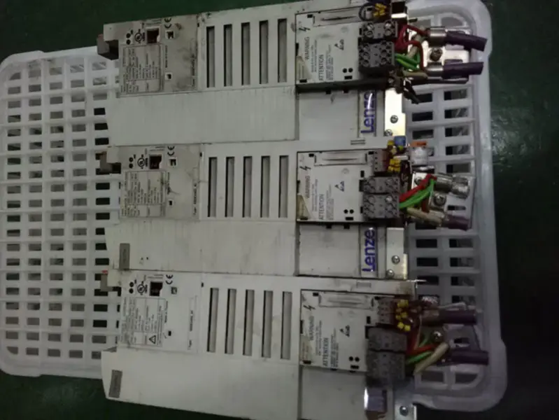 LENZE D-31855 E82EV402_4C 4KW 400V
