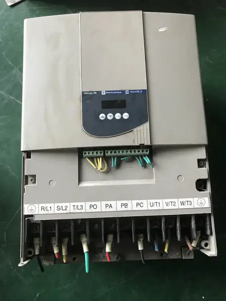 Schneider ATV28HD16N4