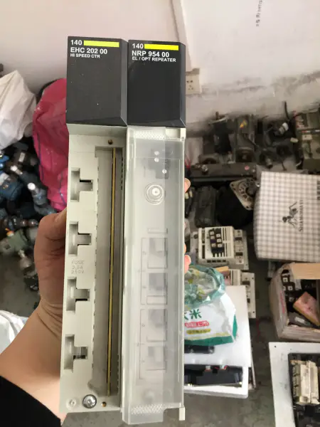 Schneider 140NRP 954 00 9