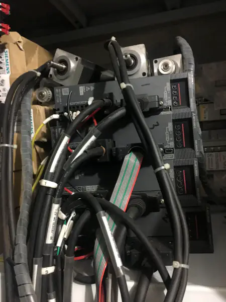 Mitsubishi MR-JE-10A HF-KN13J-S100 9
