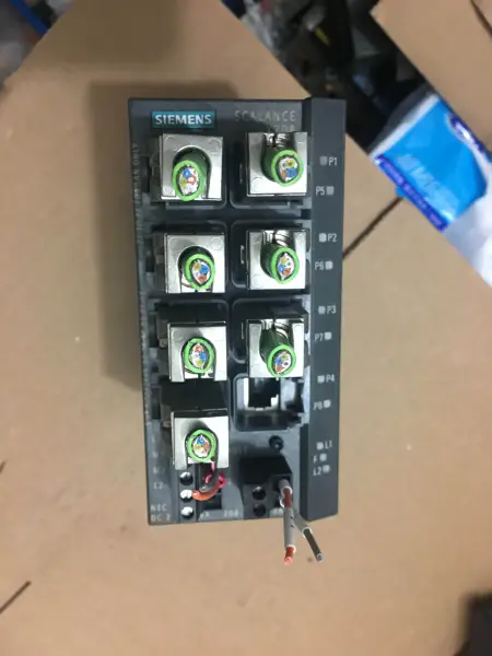 Siemens 9 1P 6GK5208-0BA00-2AA3