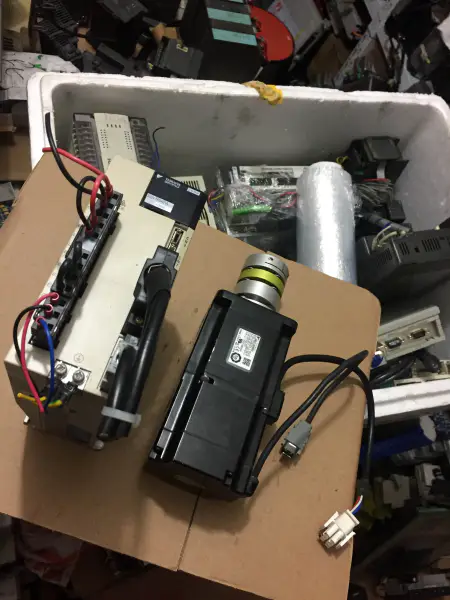 YASKAWA SGDV-5R5A01A002000 SGMJV-08ADD6E 9