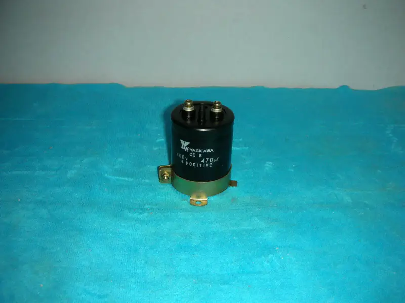 YASKAWA CE B 400V470UF