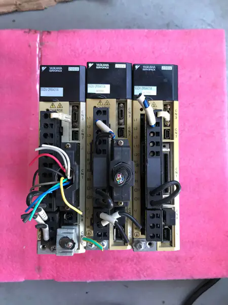 YASKAWA SGDV-2R8A01A002000 5 400W