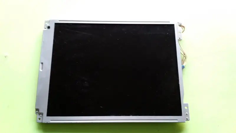 SHARP LM10V332
