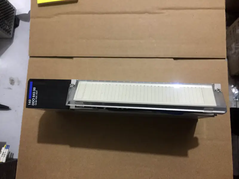 PLC Schneider 140DDO84300 9