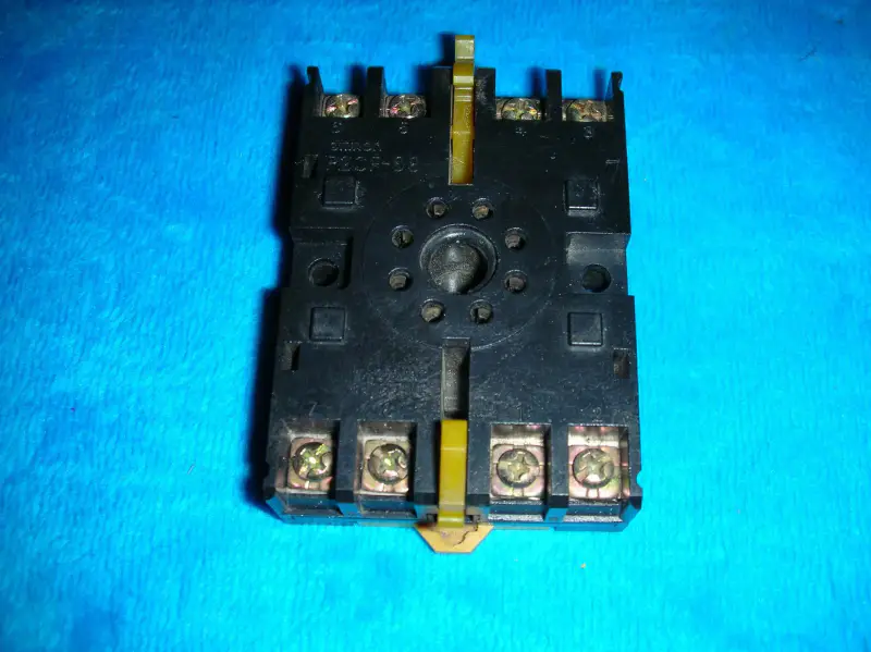 Omron P2CF-08
