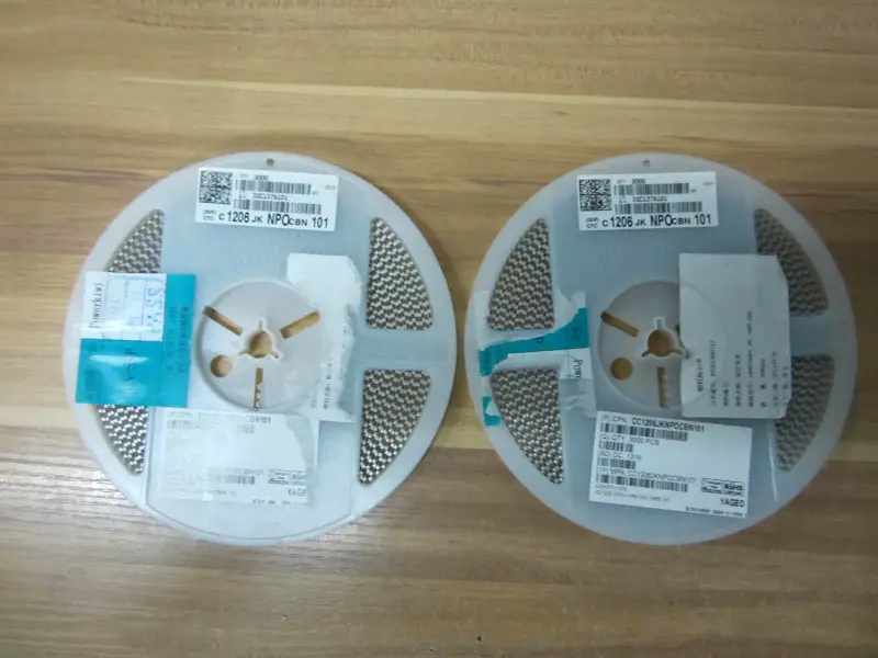 YAGEO 1206 100PF 1000V 5% 3K=230