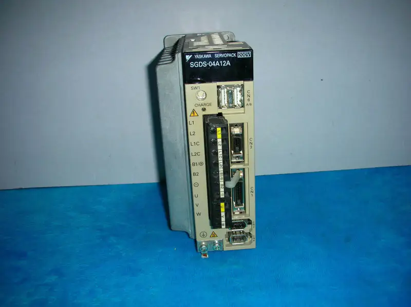 YASKAWA SGDS-04A12A