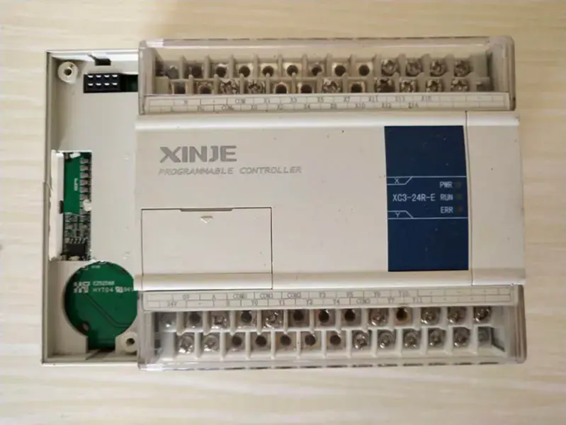 PLC XC3-24R-E