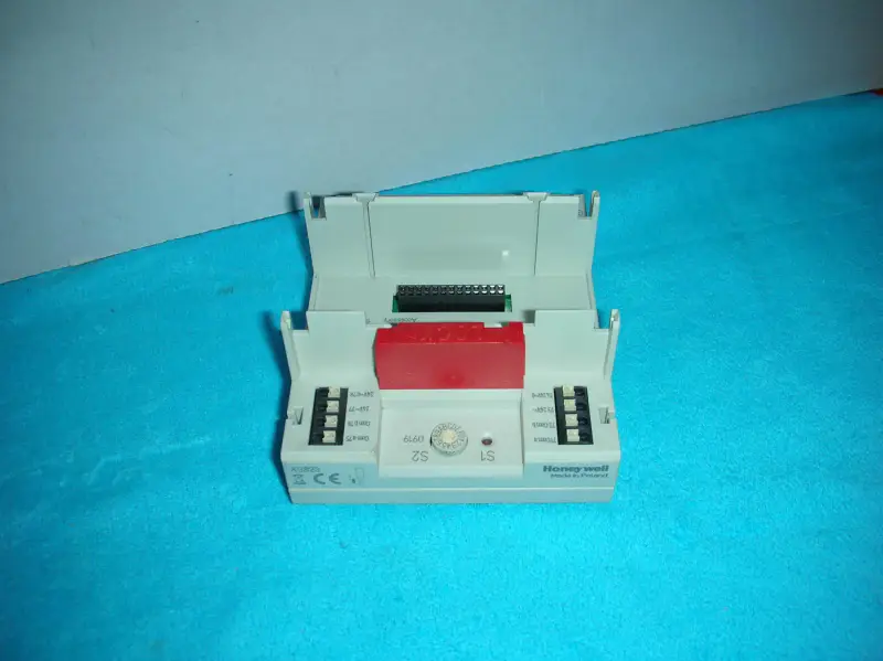 Honeywell XS823